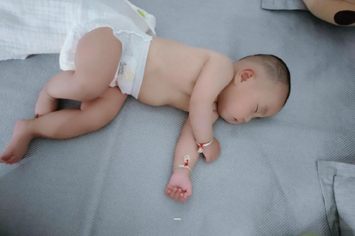 东平宝宝老打喷嚏怎么办